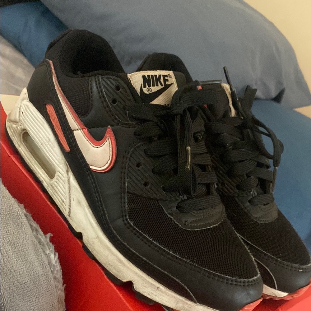 Nike Black and White Airmax with pink Details